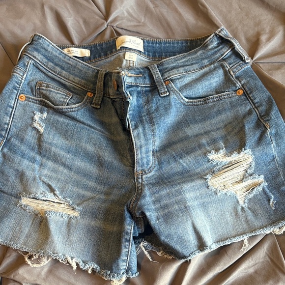 Universal Thread Distressed Blue Jean Shorts - Picture 1 of 8